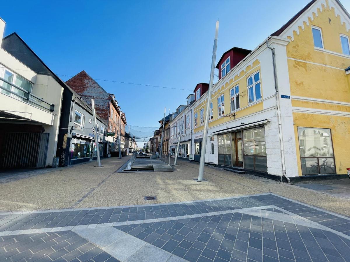 Aday - Charming Apartment In The Pedestrian Street Of Frederikshavn Eksteriør bilde